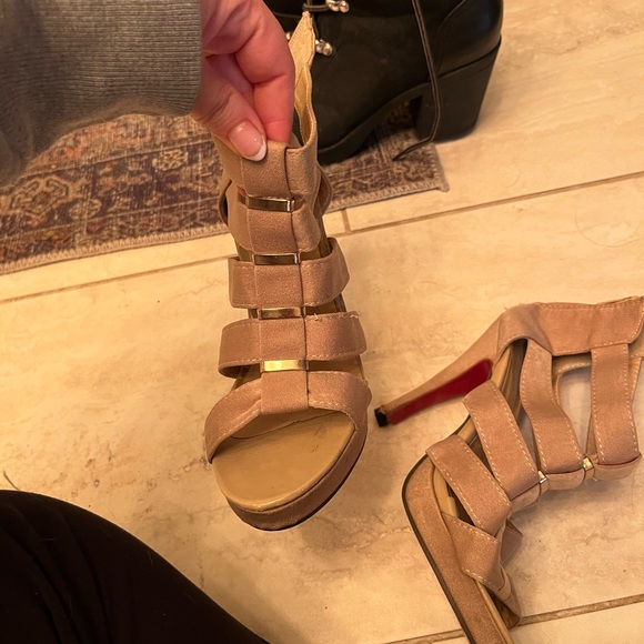 Red soled shoes - Picture 3 of 3